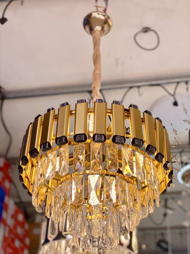 Lustre doré à pampilles cristal verticales — Watts, matériel électrique Dakar Sénégal