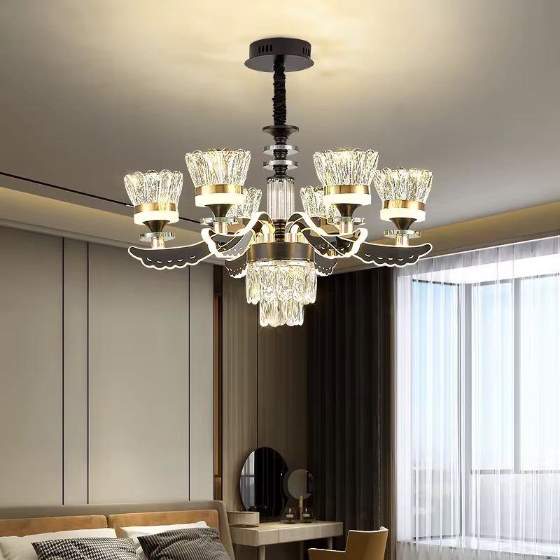 Lustre multi-bras cristal et doré pour chambre — Watts, matériel électrique Dakar Sénégal